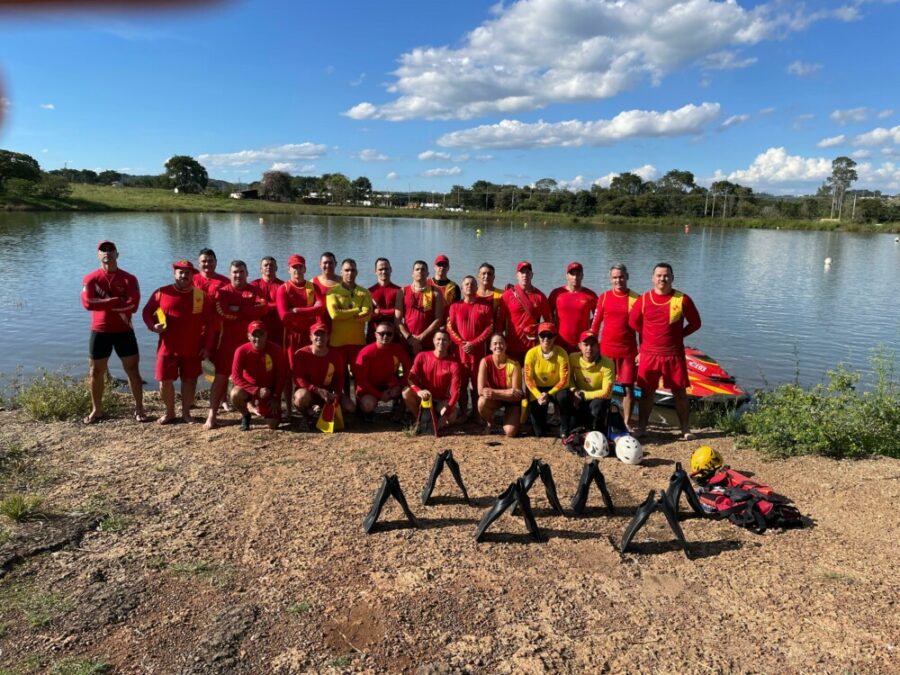 Mergulhadores de Segurança Pública do CBMGO voltam às águas para atualização técnica