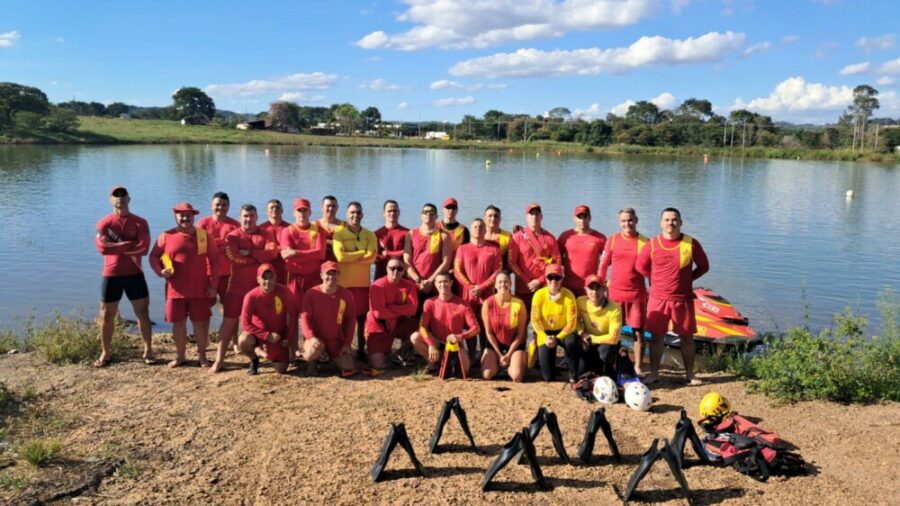 Mergulhadores de Segurança Pública do CBMGO voltam às águas para atualização técnica