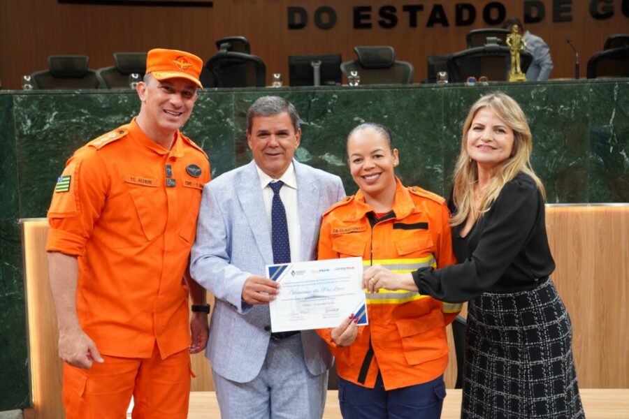 Bombeiros Militares da Operação Cerrado Vivo são homenageados na Alego