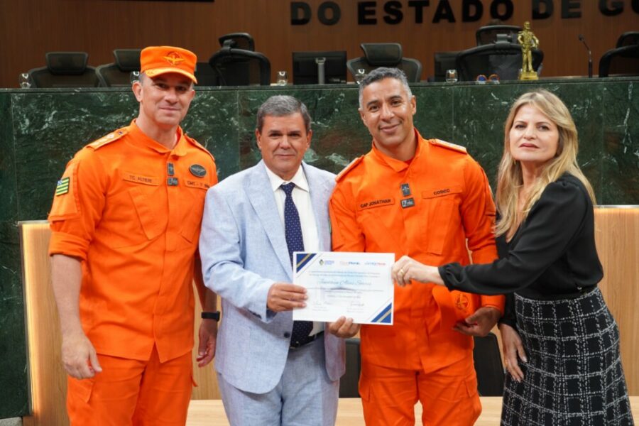 Bombeiros Militares da Operação Cerrado Vivo são homenageados na Alego