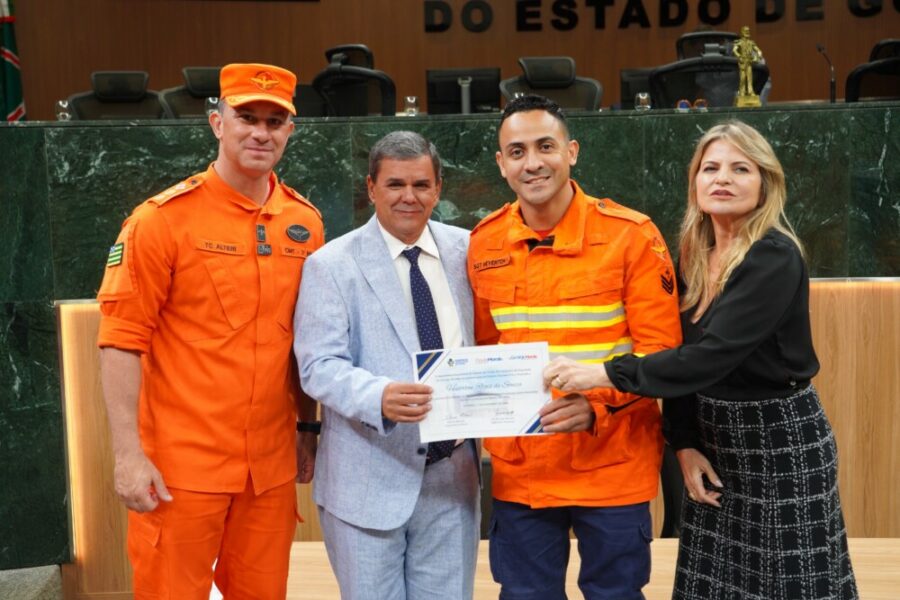 Bombeiros Militares da Operação Cerrado Vivo são homenageados na Alego