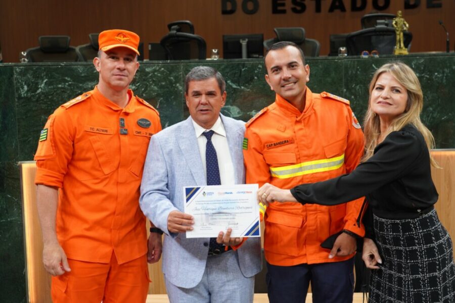 Bombeiros Militares da Operação Cerrado Vivo são homenageados na Alego