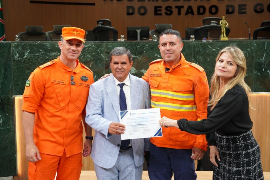 Bombeiros Militares da Operação Cerrado Vivo são homenageados na Alego