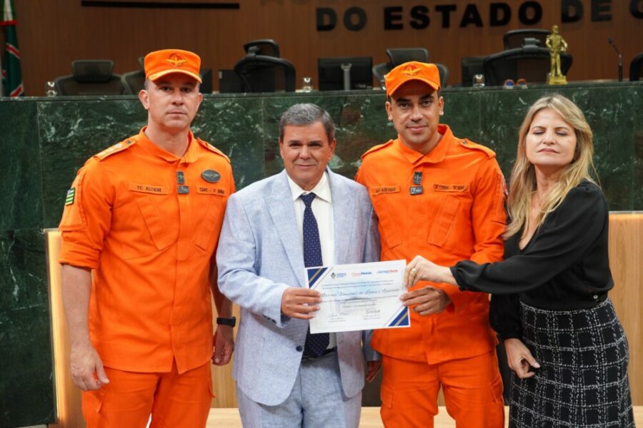 Bombeiros Militares da Operação Cerrado Vivo são homenageados na Alego