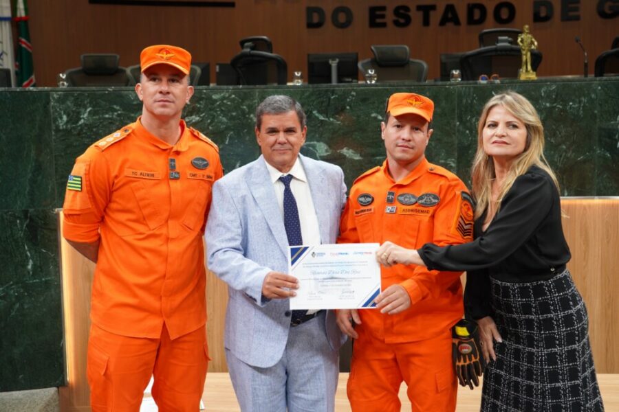 Bombeiros Militares da Operação Cerrado Vivo são homenageados na Alego