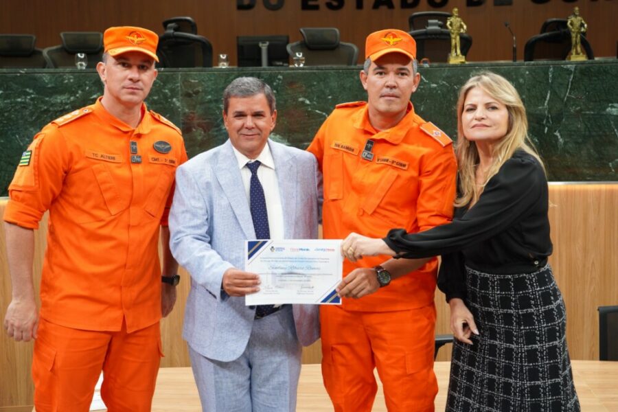 Bombeiros Militares da Operação Cerrado Vivo são homenageados na Alego