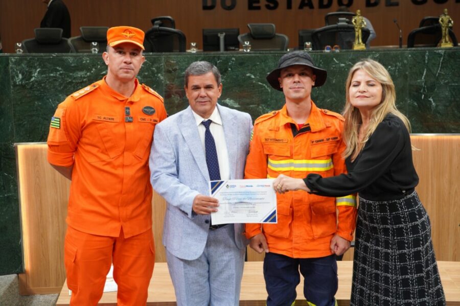 Bombeiros Militares da Operação Cerrado Vivo são homenageados na Alego
