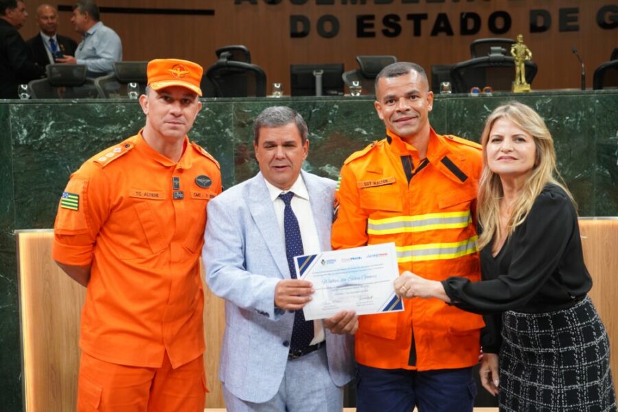 Bombeiros Militares da Operação Cerrado Vivo são homenageados na Alego
