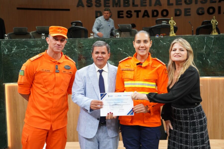 Bombeiros Militares da Operação Cerrado Vivo são homenageados na Alego