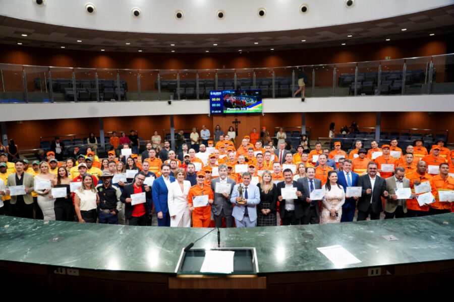 Bombeiros Militares da Operação Cerrado Vivo são homenageados na Alego
