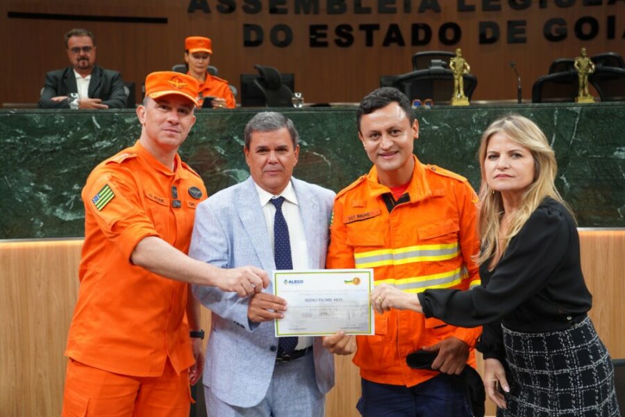 Bombeiros Militares da Operação Cerrado Vivo são homenageados na Alego
