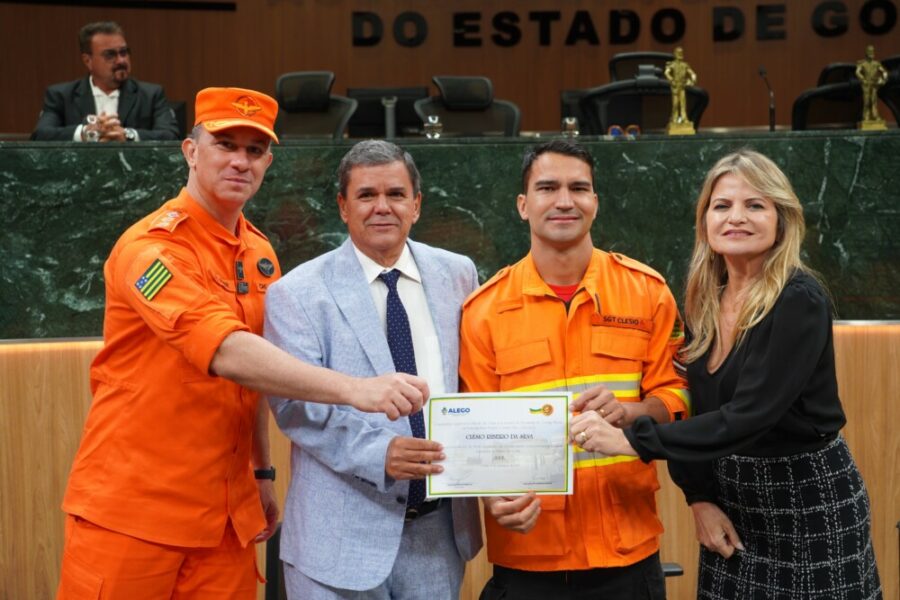 Bombeiros Militares da Operação Cerrado Vivo são homenageados na Alego