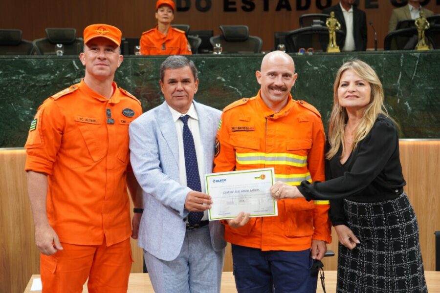 Bombeiros Militares da Operação Cerrado Vivo são homenageados na Alego