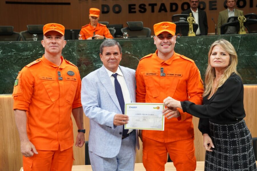 Bombeiros Militares da Operação Cerrado Vivo são homenageados na Alego