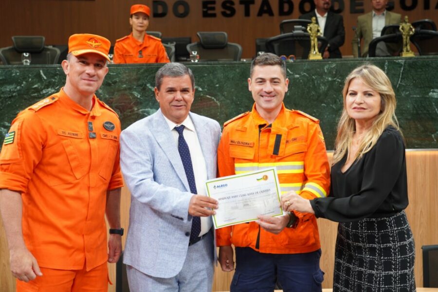 Bombeiros Militares da Operação Cerrado Vivo são homenageados na Alego