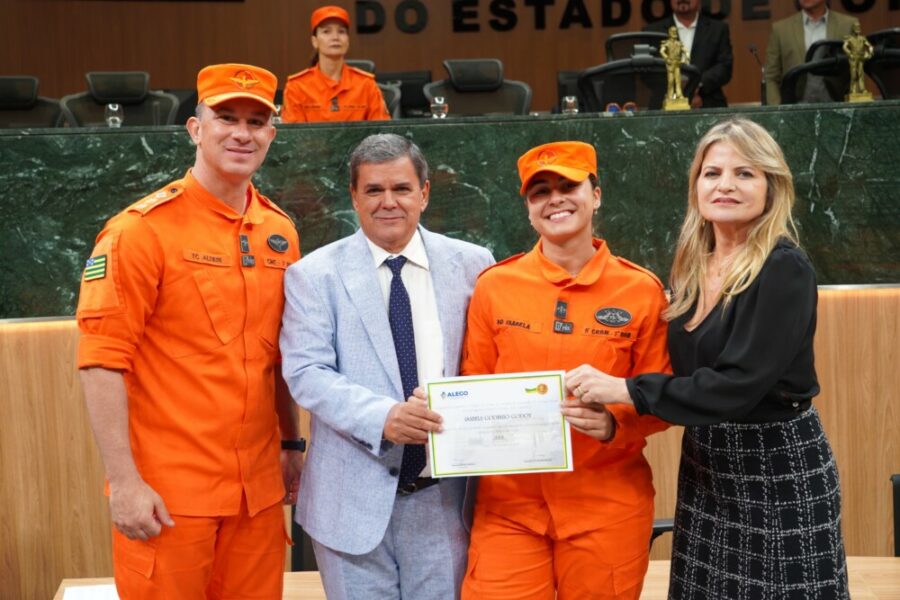 Bombeiros Militares da Operação Cerrado Vivo são homenageados na Alego