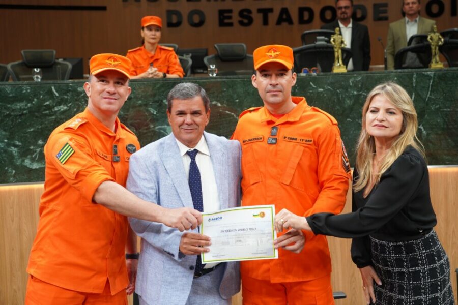 Bombeiros Militares da Operação Cerrado Vivo são homenageados na Alego