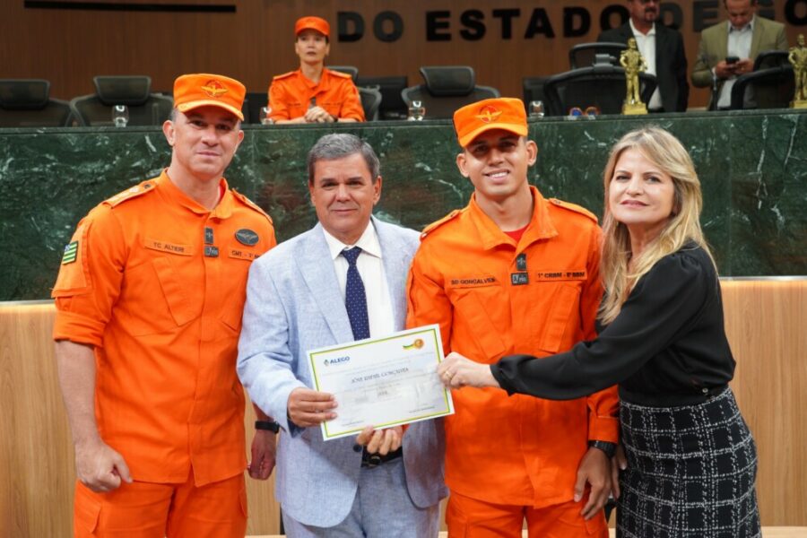 Bombeiros Militares da Operação Cerrado Vivo são homenageados na Alego