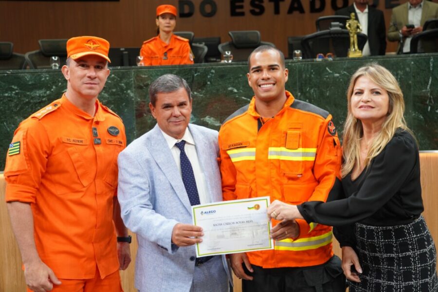 Bombeiros Militares da Operação Cerrado Vivo são homenageados na Alego