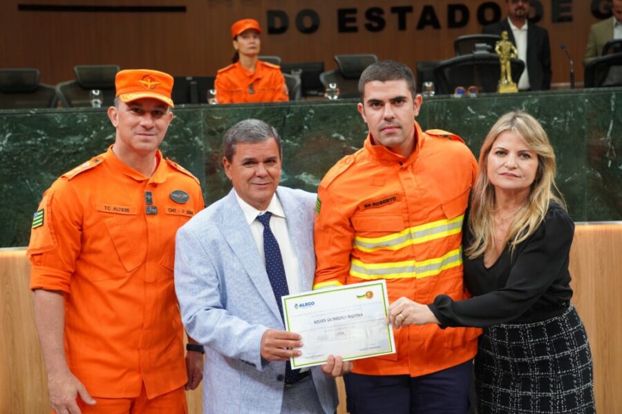 Bombeiros Militares da Operação Cerrado Vivo são homenageados na Alego
