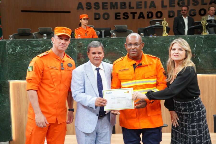 Bombeiros Militares da Operação Cerrado Vivo são homenageados na Alego