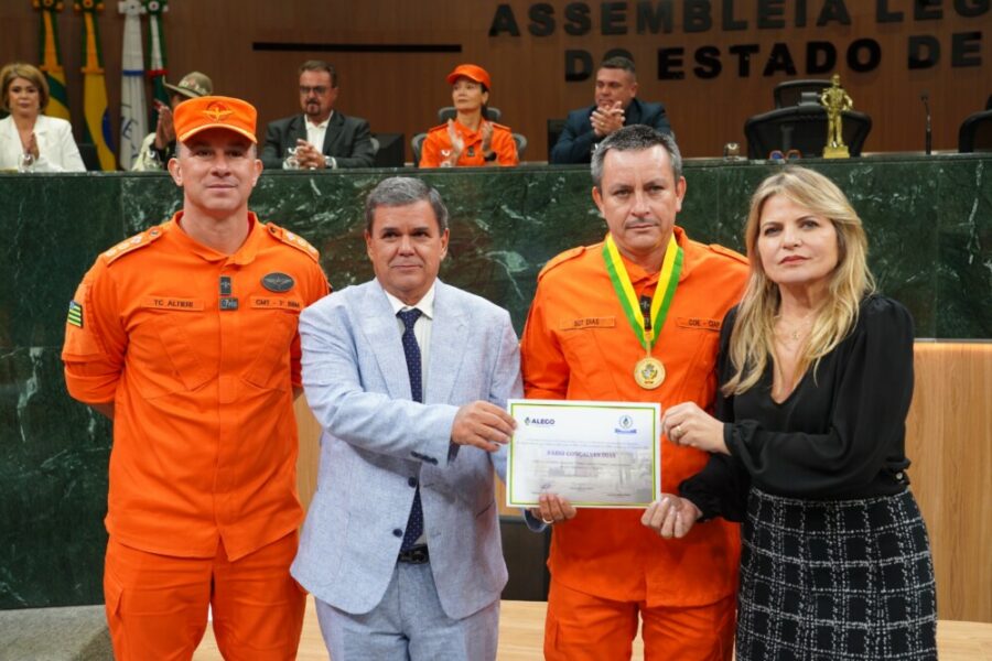 Bombeiros Militares da Operação Cerrado Vivo são homenageados na Alego