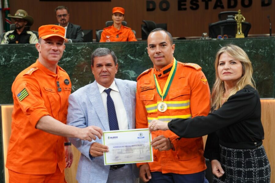 Bombeiros Militares da Operação Cerrado Vivo são homenageados na Alego