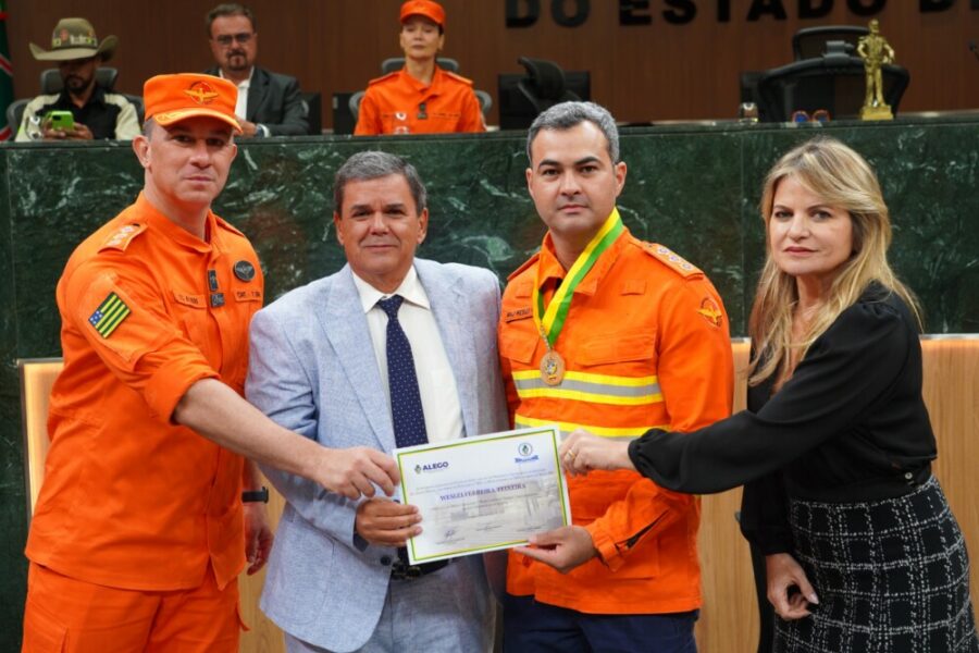 Bombeiros Militares da Operação Cerrado Vivo são homenageados na Alego