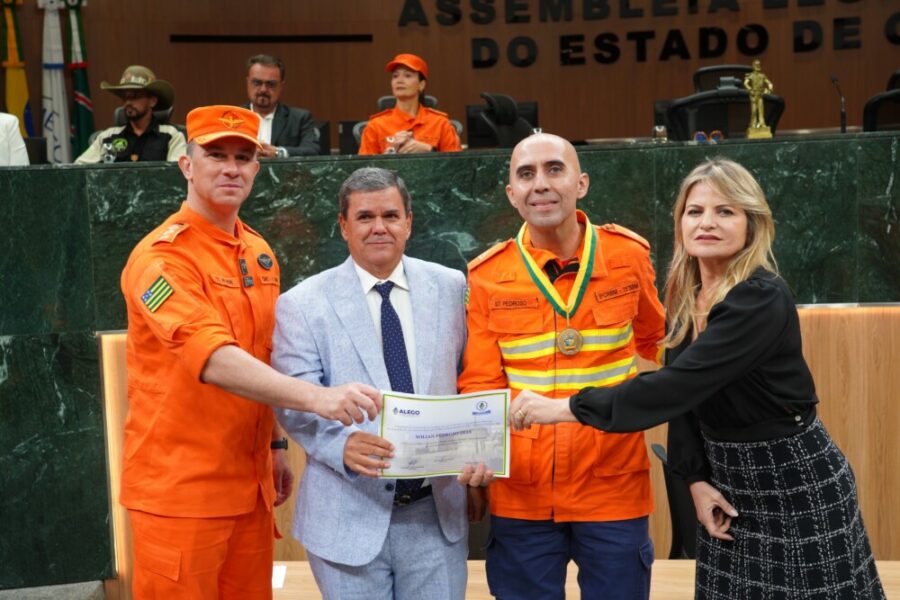 Bombeiros Militares da Operação Cerrado Vivo são homenageados na Alego