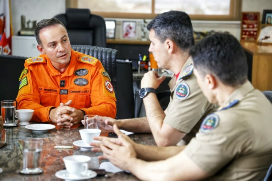 Comandante Geral do CBMGO recebe Comandante Geral do Corpo de Bombeiros Militar de Santa Catarina para reunião sobre o CONABOM