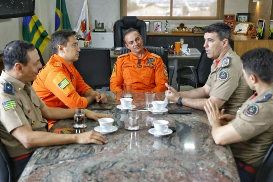 Comandante Geral do CBMGO recebe Comandante Geral do Corpo de Bombeiros Militar de Santa Catarina para reunião sobre o CONABOM